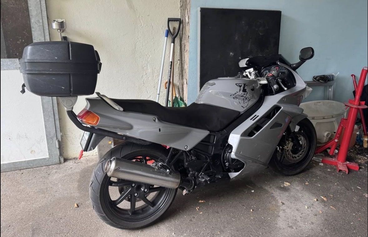 Honda Strada: Honda VFR 750 – Usato da Wald ZH venduto da Irishmen
