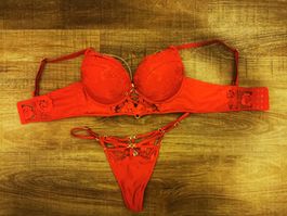 Rotes Damen Dessous Set mit Spitze