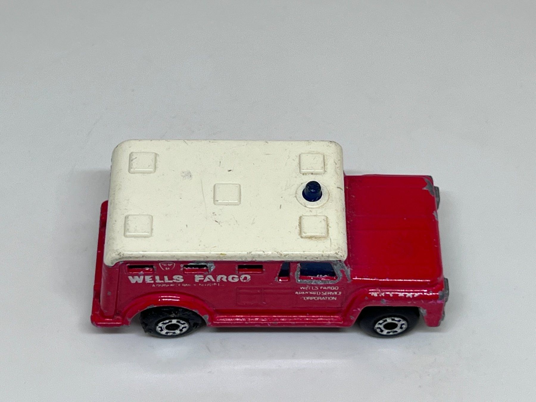 Matchbox Modellini d'auto: Matchbox Armored Truck #77 – Usato da Wildegg venduto da LaaBoutique 1