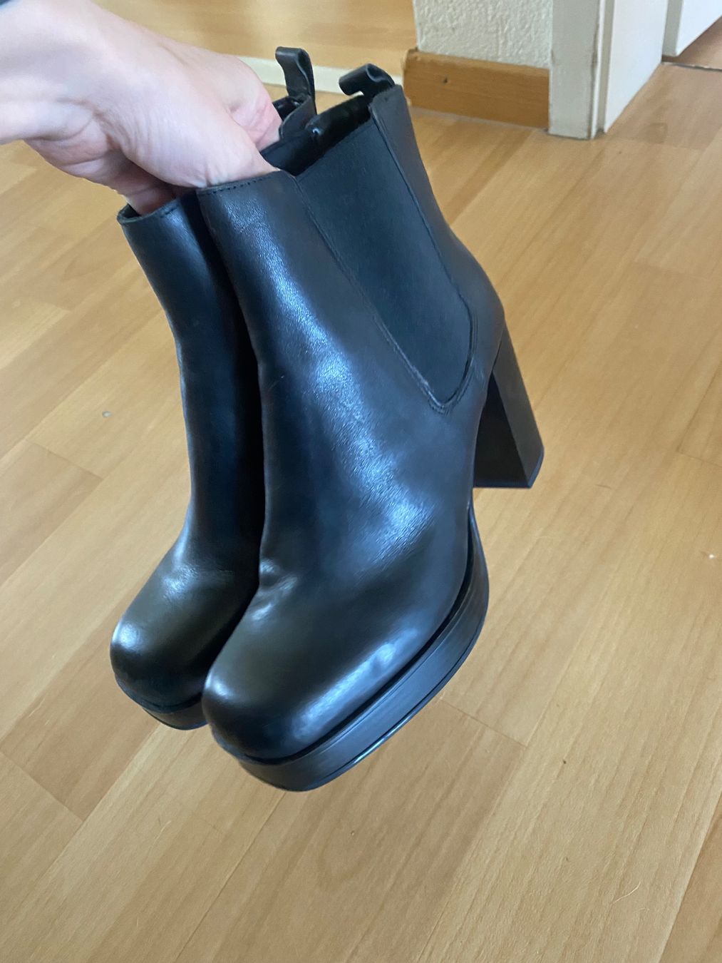Mango Damenschuhe: Stiefeletten Leder Stiefel plateau schwarz – Gebraucht aus Bern von n-dine 6
