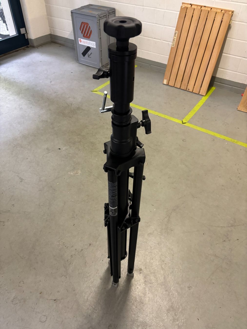 Treppiedi & Teste: Eurolite STV-200 Verfolgerstativ – Usato da Glattbrugg venduto da rentshop.ch 1