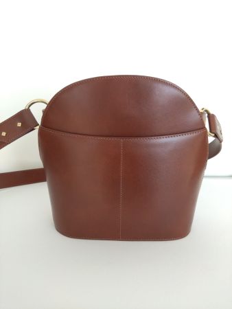 Sac à main à bandoulière en cuir marron élégant