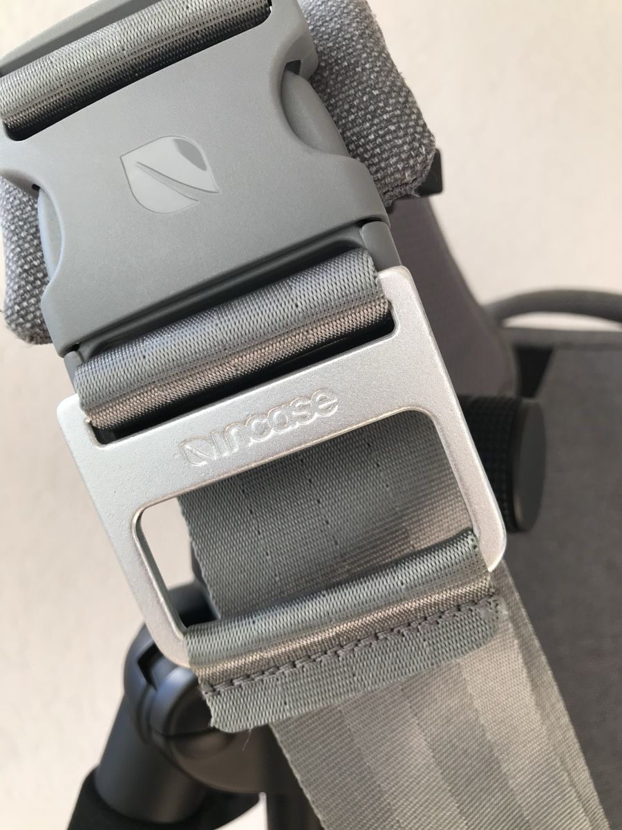 Incase Borse: Incase Sling Fototasche – Nuovo (secondo la descrizione) da Lütisburg venduto da mahee 1