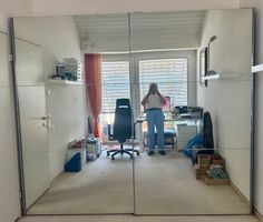 Grosser Schwebetürenschrank mit Spiegeltüren von Interio