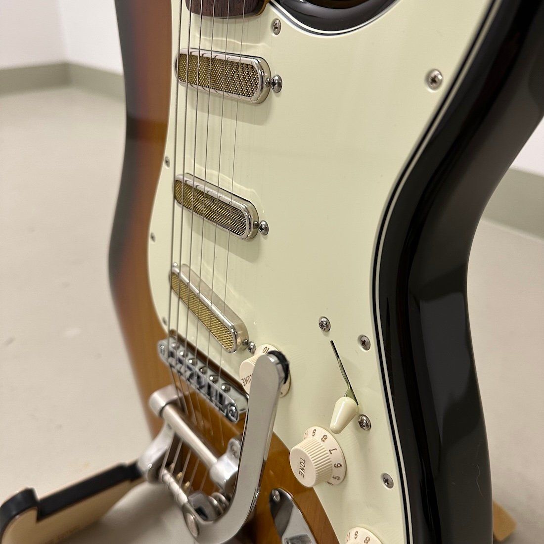 Fender Strumenti musicali: Fender Gold Foil Stratocaster mit Bigsby – Usato da Muri b. Bern venduto da hankstore 2