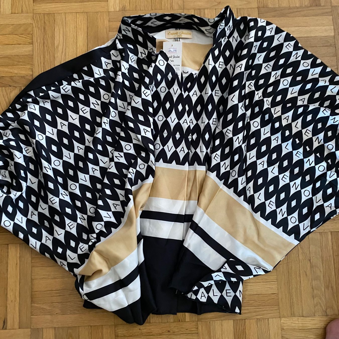 Tops: Haut ample noir jaune blanc avec inscription – Neuf avec emballage d'origine à Petit-Lancy par mina222 4