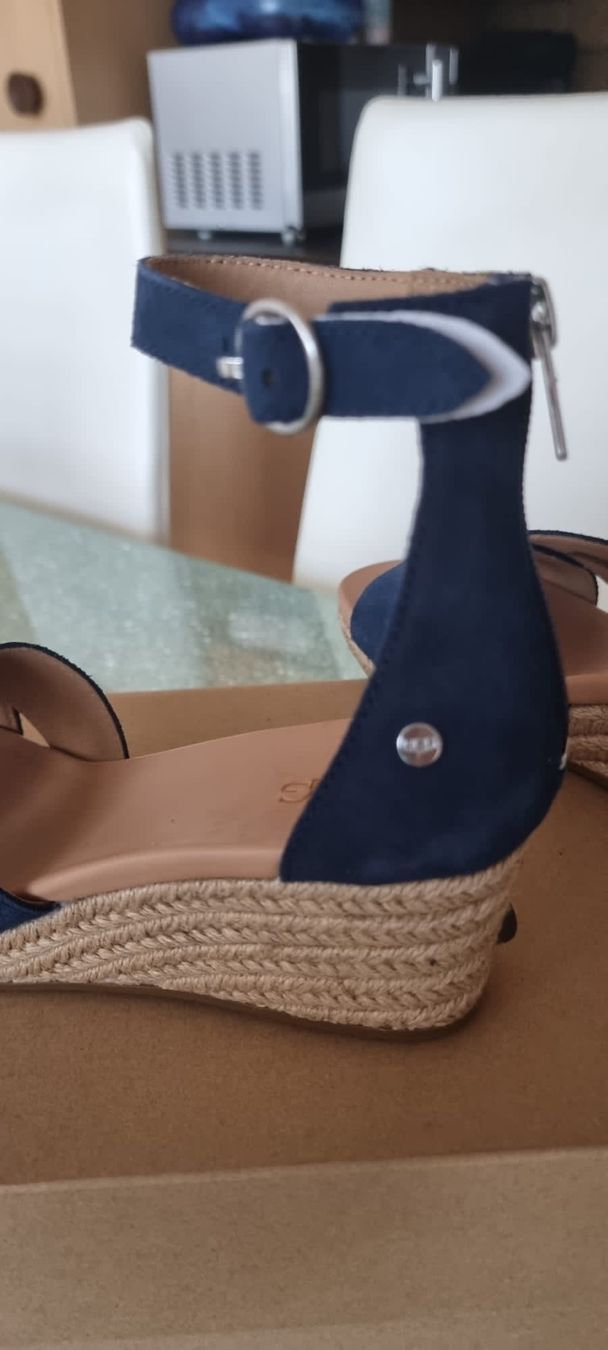 Ugg Chaussures femmes: UGG Gr. 37 – Neuf avec emballage d'origine à Luzern par Reni025 7