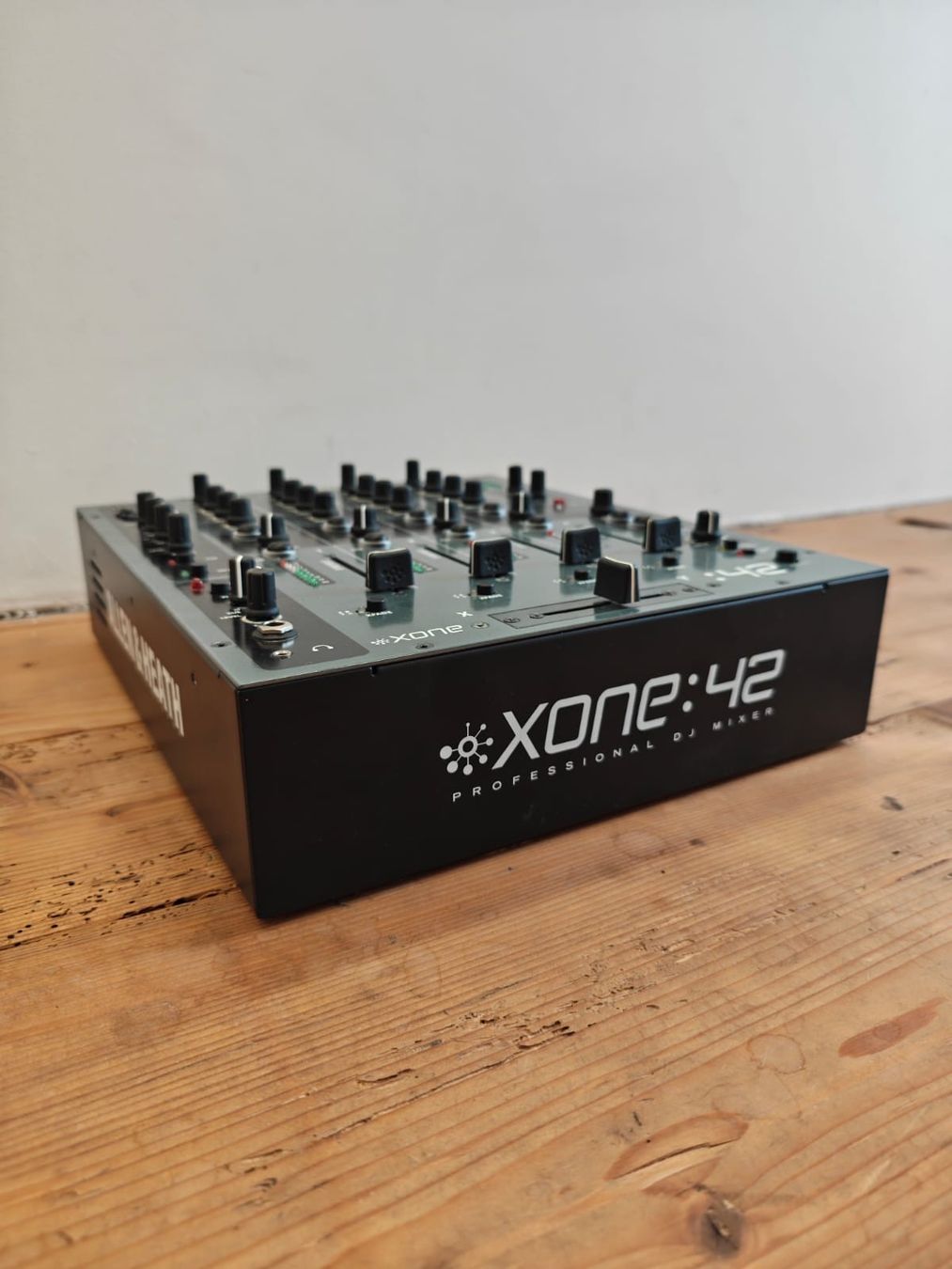Allen & Heath Console di mixaggio: Allen & Heath Xone:42 – Usato da Sempach Station venduto da sashley33 1
