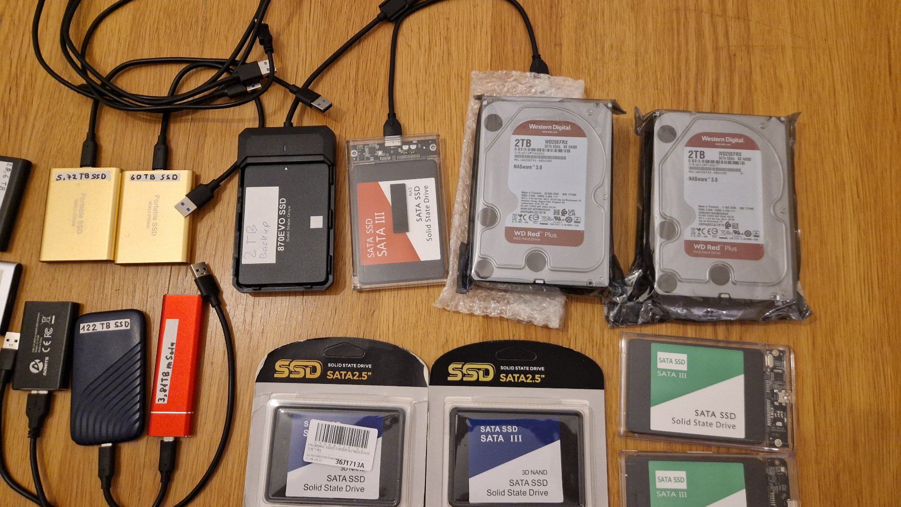 Dischi rigidi: Large Storage Lot (SSDs, HDDs, Cases & Cables) – Usato da Delémont venduto da aliGorithm 3