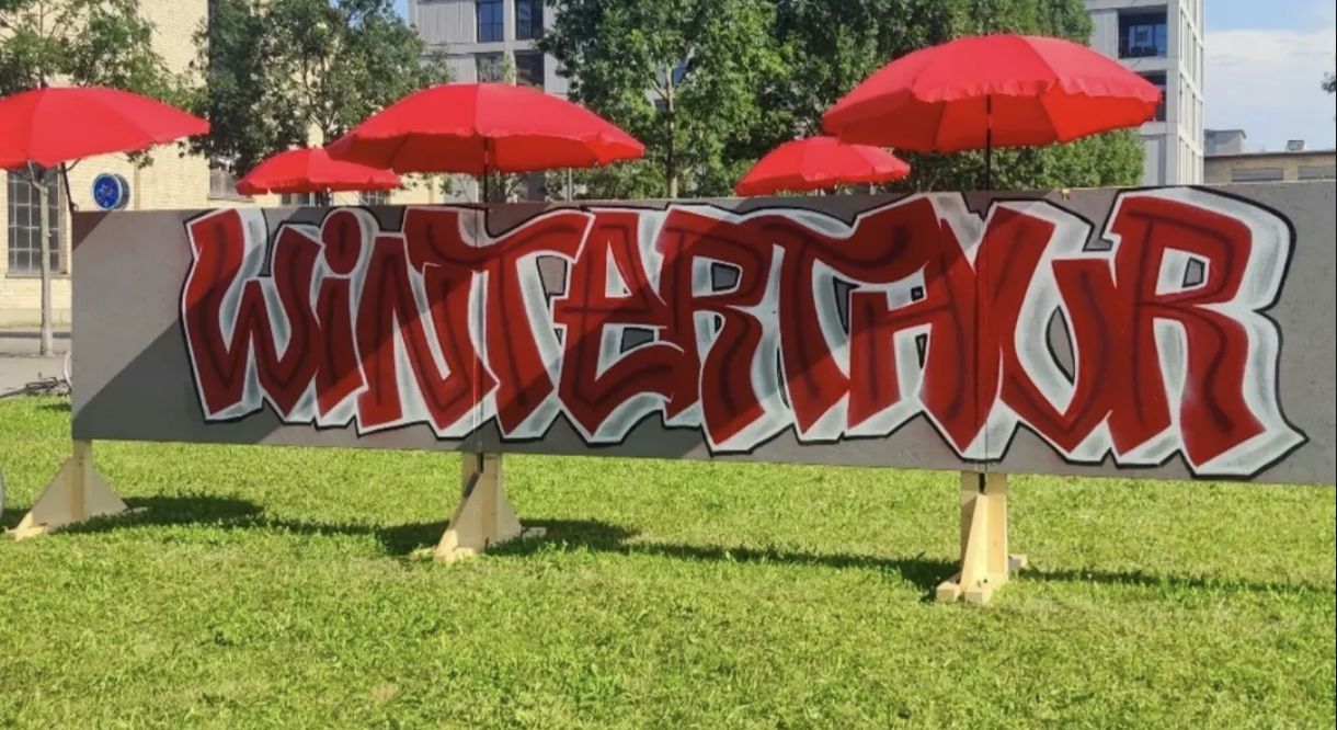 Ombrelloni: Sonnenschirm rot, einmal benutzt, vom Landi – Nuovo (secondo la descrizione) da Winterthur venduto da leovale 2