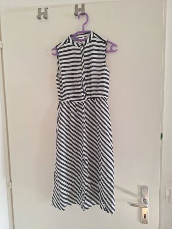 Sommerkleid schwarz weiss gestreift Gr 134 - NEU