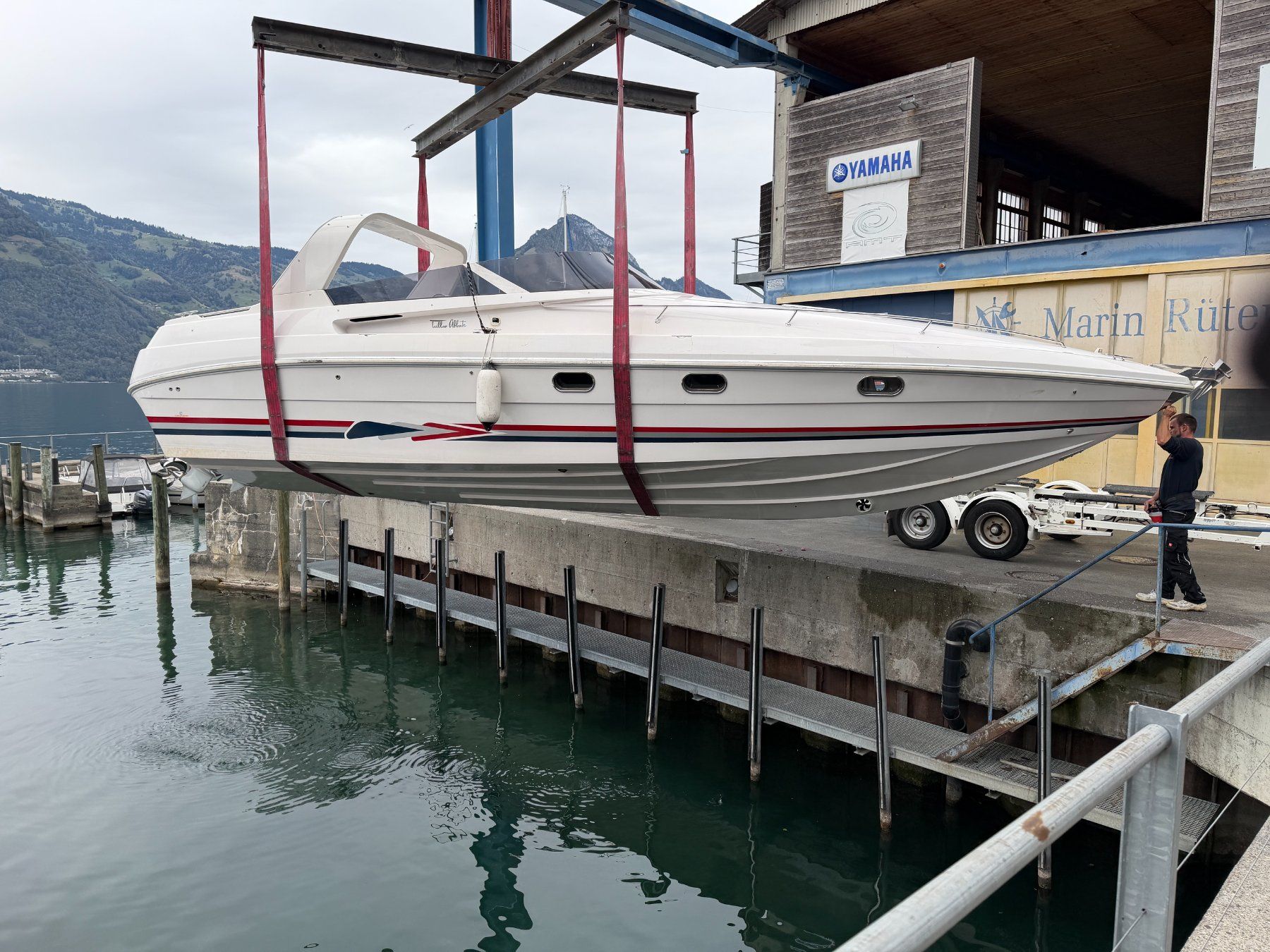Tullio Abbate Boote: TULIO ABBATE EXCEPTION 33 mit BUGSTRAHLER. – Gebraucht aus Avenches von BOOTTRANSPORTE 1