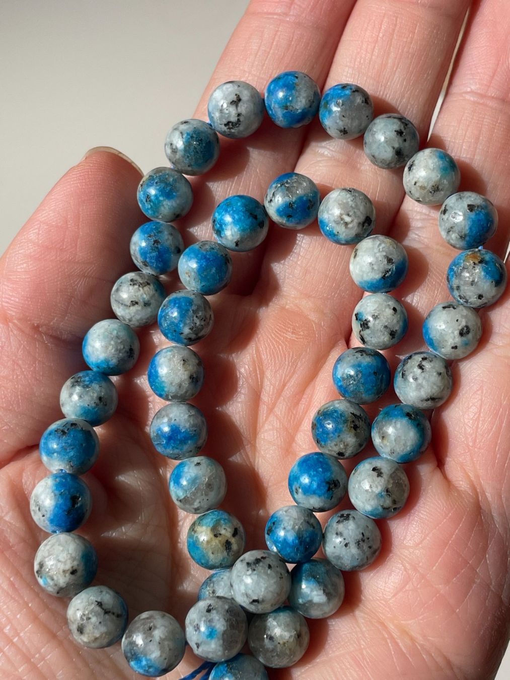 Catenine: Edelstein Azurit Perlen Strang 8mm Ca.38cm – Nuovo e nell'imballaggio originale da Schiers venduto da sisikristall
