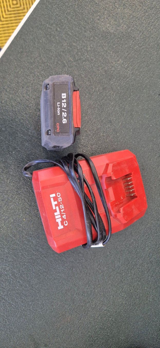 Hilti Caricatori & Batterie: Hilti Kompaktladegerät C4/12-50 – Usato da Rorschach venduto da dmi_kc9b