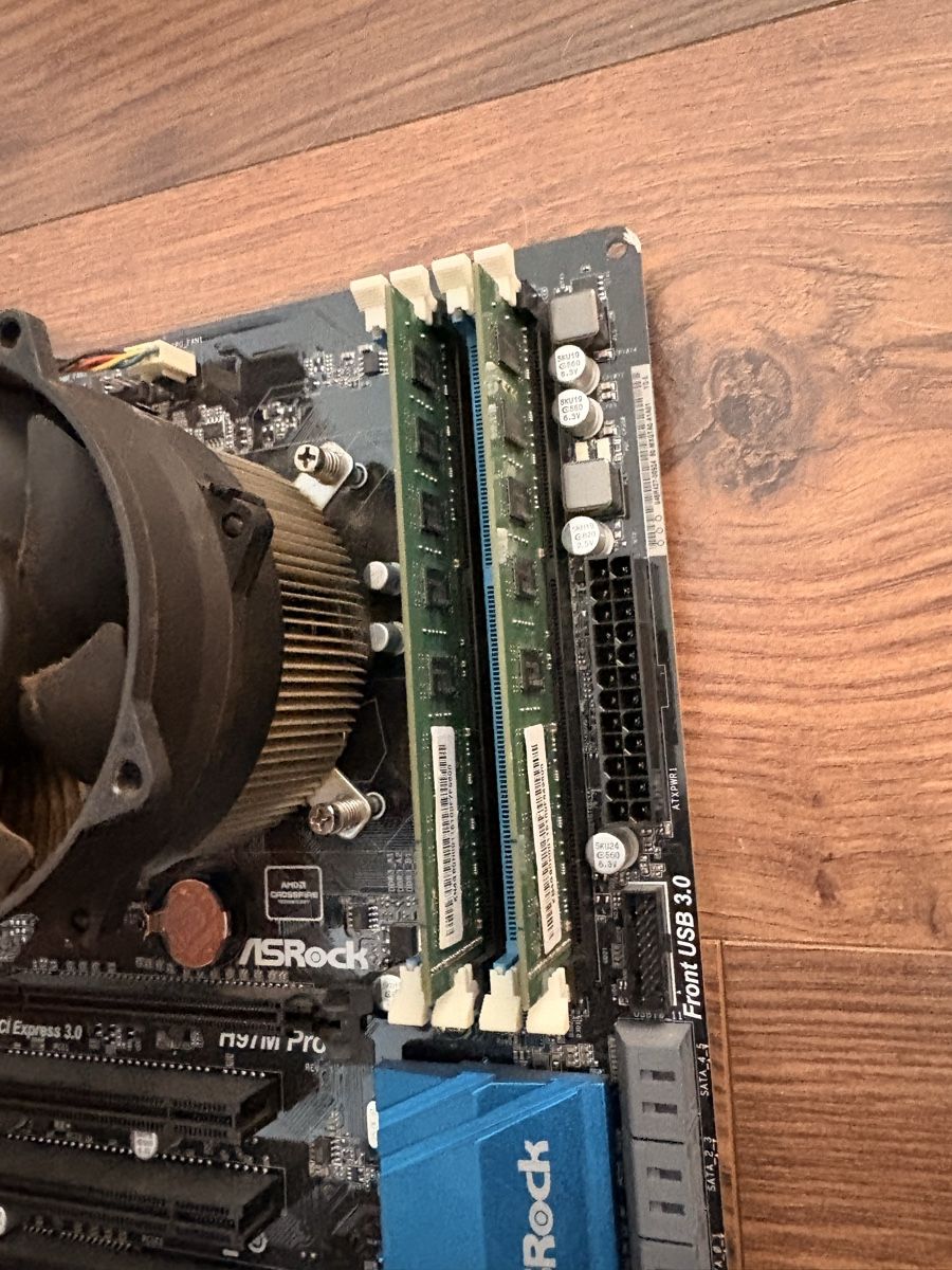 Asrock Schede madri: Carte mère + processeur + RAM – Difettoso da Dompierre FR venduto da PRiT_Madara 1