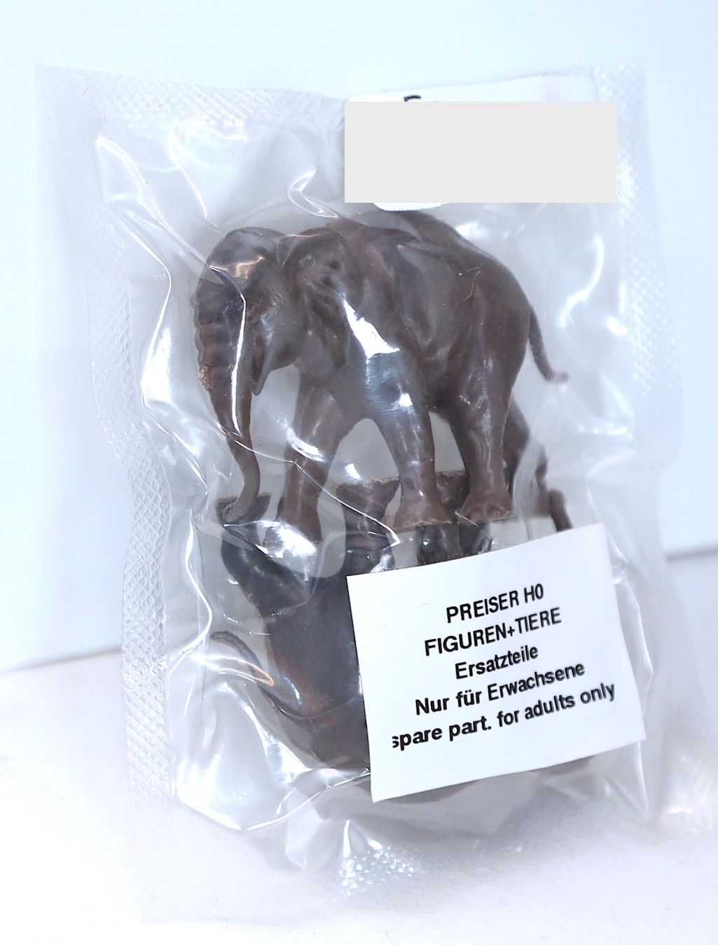 Preiser Modelleisenbahnen: 2 PREISER ZIRKUS KNIE ELEPHANTEN IN HO – Neu und originalverpackt aus Ipsach von locky55