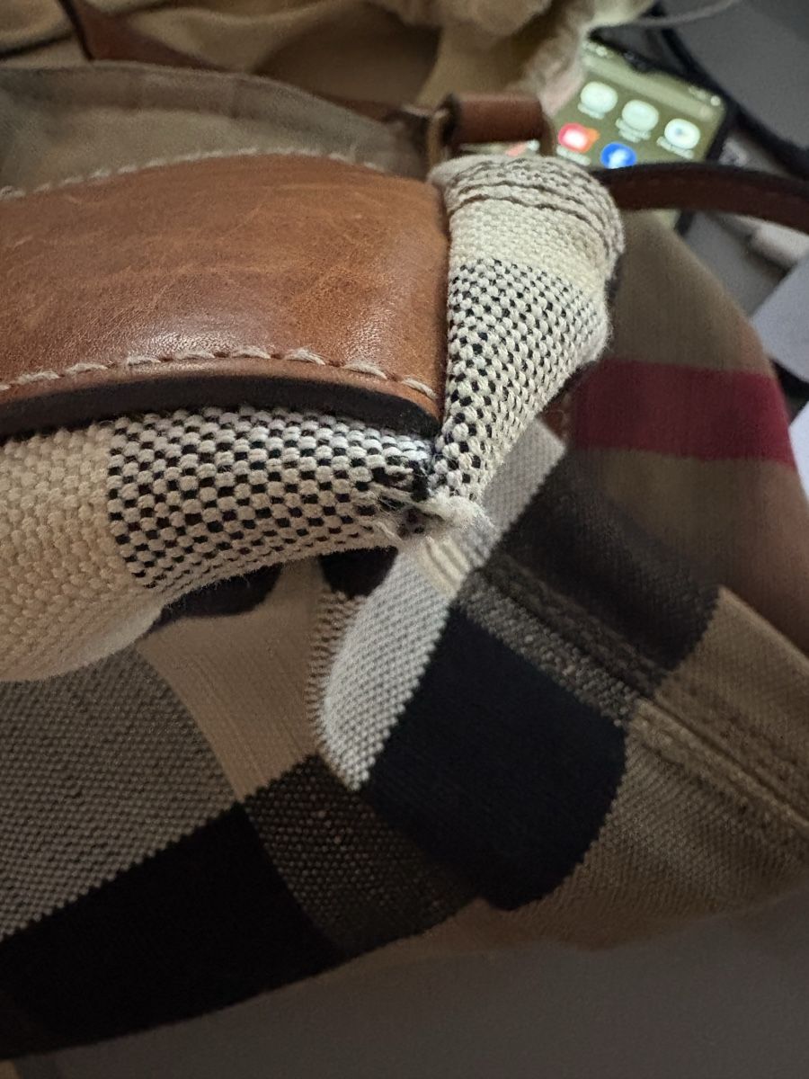 Burberry Sacs femmes: BURBERRY TASCHE – D'occasion à Pfungen par carmenwkatze 6