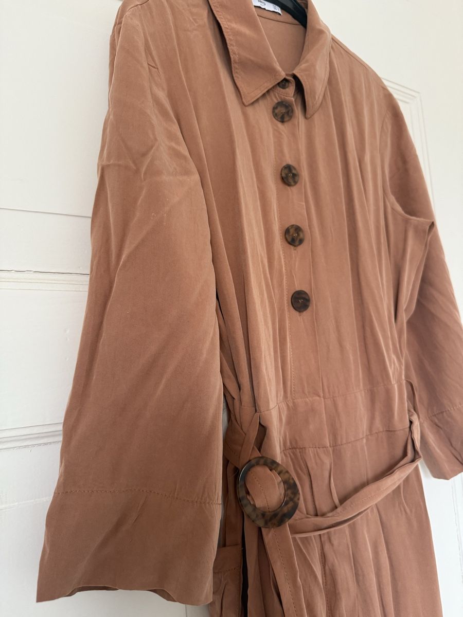 Mango Jumpsuits: Jumpsuit beige terracotta ceinturé Mango, t.L/40 – Gebraucht aus Tavannes von Thriftshop 1
