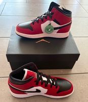 AIR JORDAN 1 MID - Chicago Black Toe (GS) - EU38 / US5.5Y