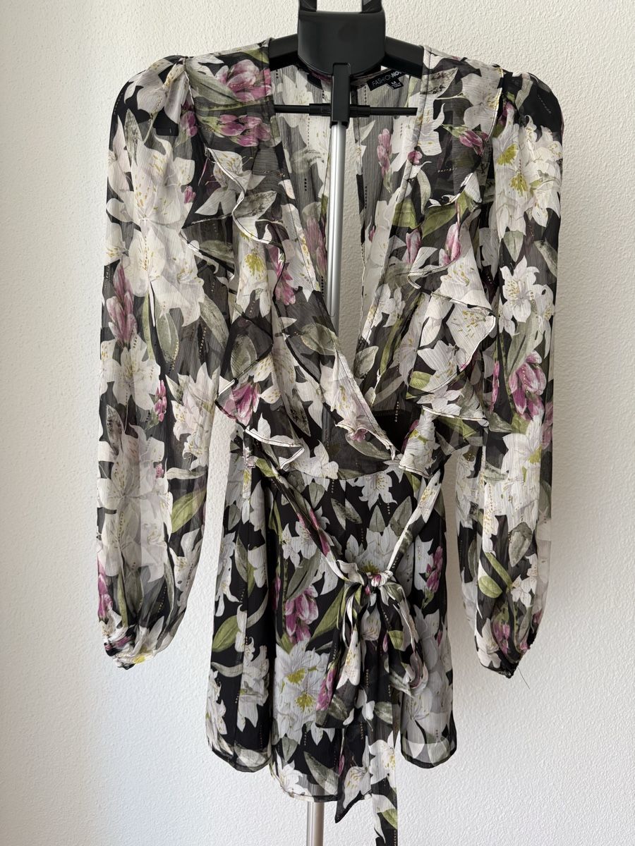 Tute: Fashionnova Jumpsuit Grösse M – Nuovo (secondo la descrizione) da Rorschacherberg venduto da drdupor