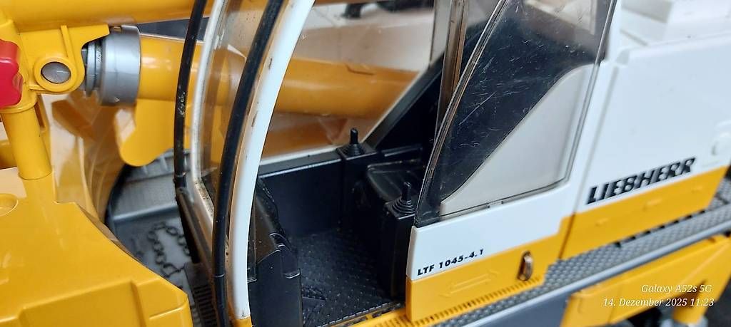 Spielzeuge: BRUDER Lieberherr Kranlastwagen – Gebraucht aus Zürich von sandra0070 2