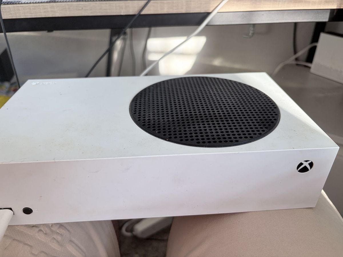 Microsoft Consoles: Xbox Series S mit controller und Headset – D'occasion à Triengen par Fighterheart71