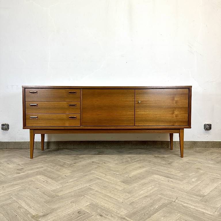 Cassettiere: Mid Century Nussbaum Sideboard – Usato da basel venduto da futureforyesterday