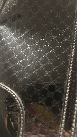 Sac à main Gucci noir verni motif GG, élégance original !