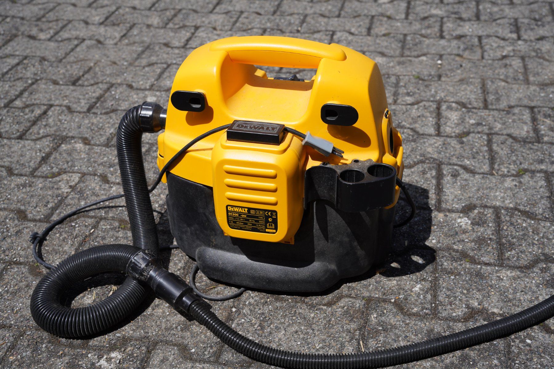 Dewalt Staubsauger & Zubehör: Akku-Staubsauger DeWalt DC500 – Gebraucht aus Brittnau von  1