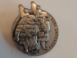 1976 (S) Wie no nie - Basler Fasnachtsplakette