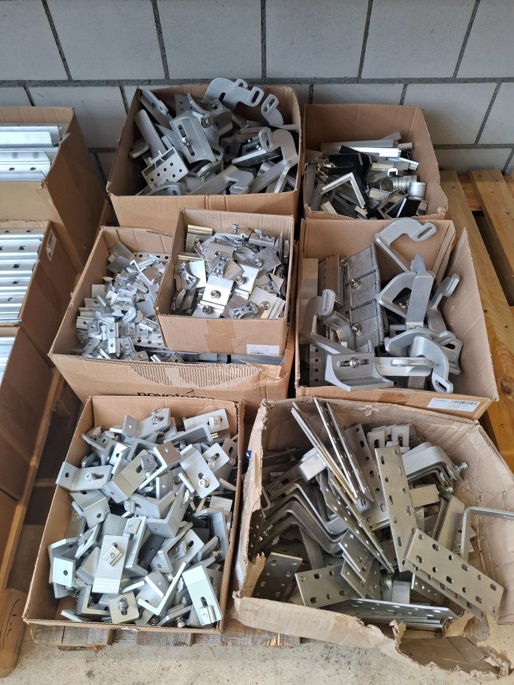 Profilati: 024 Diverse Aluminiumprofiele ca.250kg – Usato da Derendingen venduto da Meisterstuecke 2