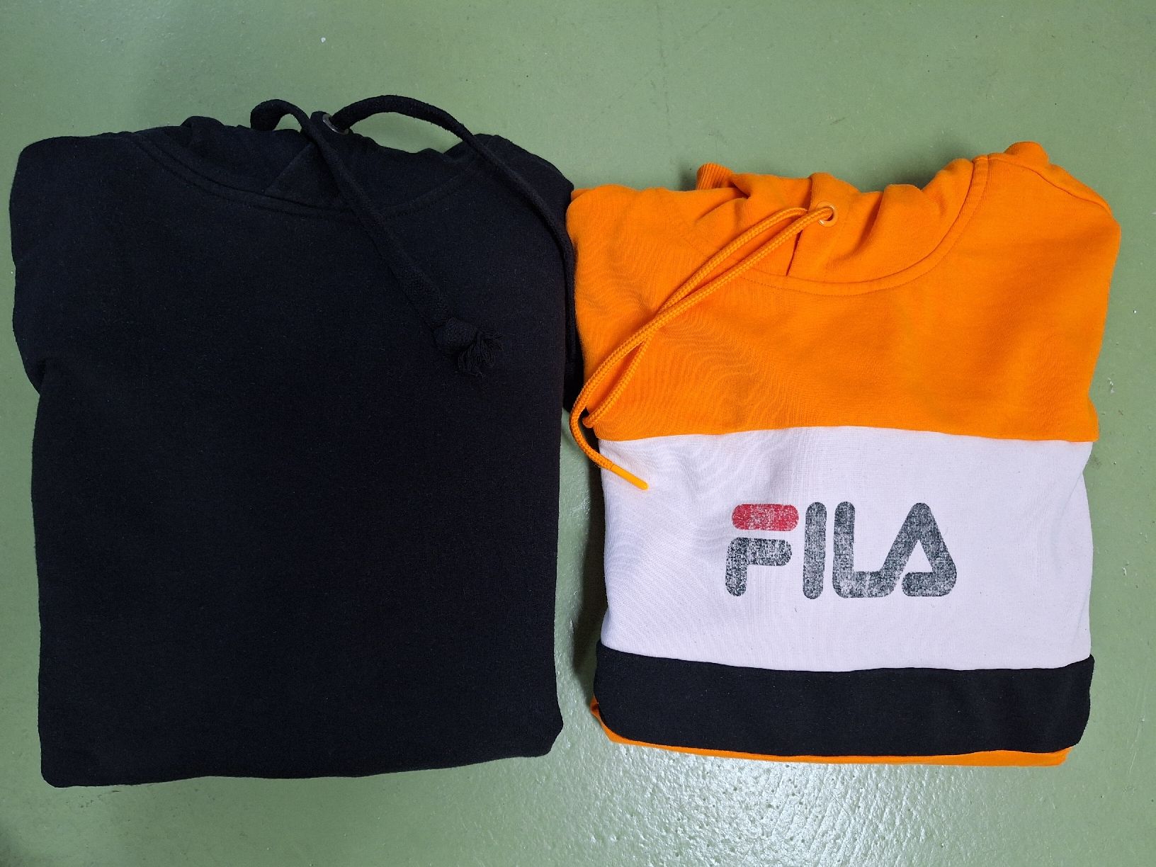 Maglioni & Felpe: 2 Hoodies – Usato da Niederglatt ZH venduto da Bobsli 2