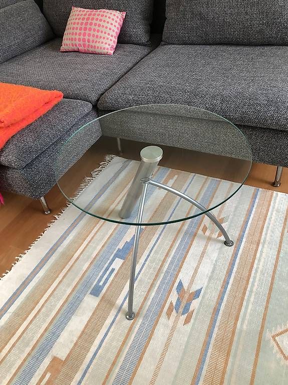 Tavoli: Designer-Beistelltisch mit Glasplatte – Usato da Dällikon venduto da Spili20 1