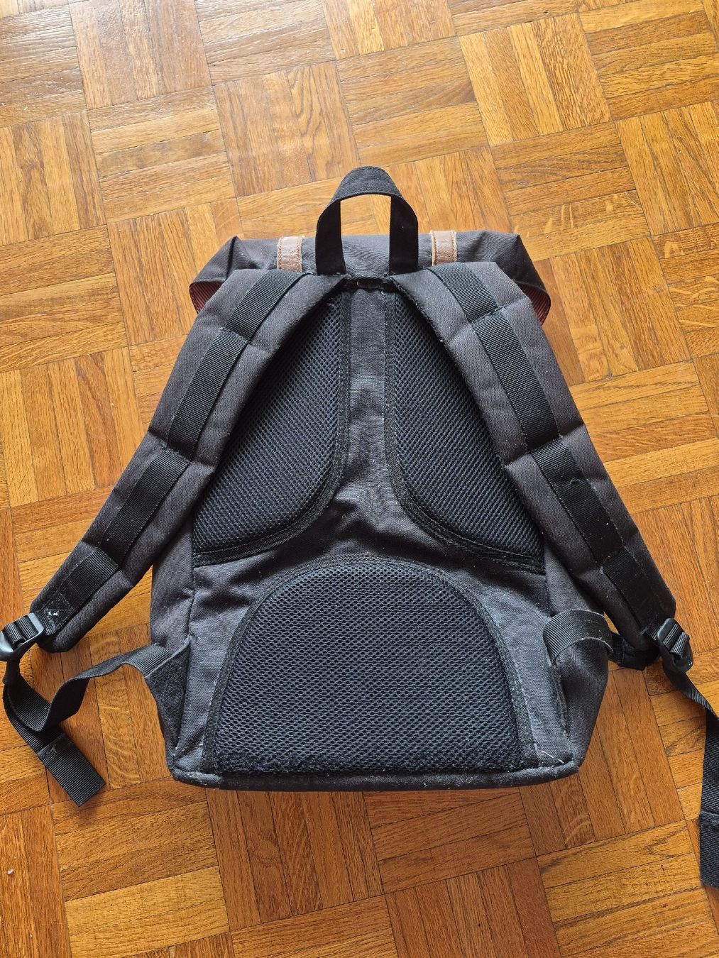 Herschel Zaini: Sac à dos Herschel noir  – Usato da Villars-sur-Glâne venduto da dia_2q2l 1