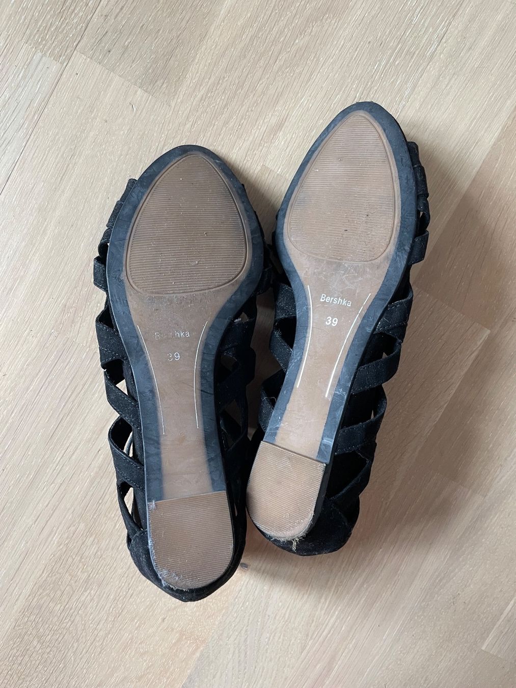 Bershka Scarpe da donna: Coole Sandale in schwarz – Usato da Zürich venduto da Camiro6 1