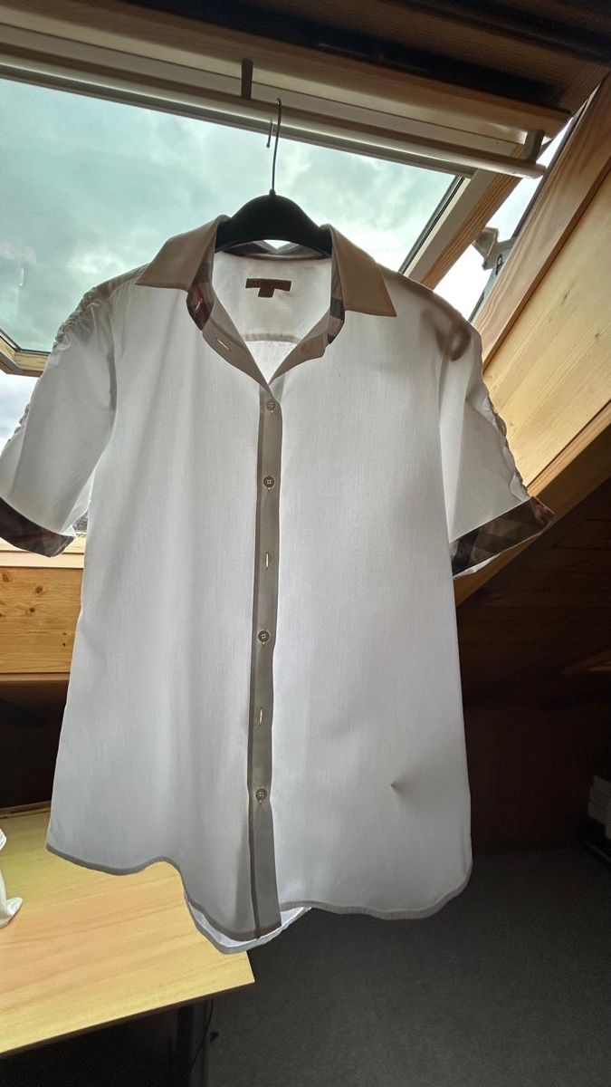 Burberry Camicette: Burberry Bluse weiss – Usato da Düdingen venduto da koe_7kdv 1
