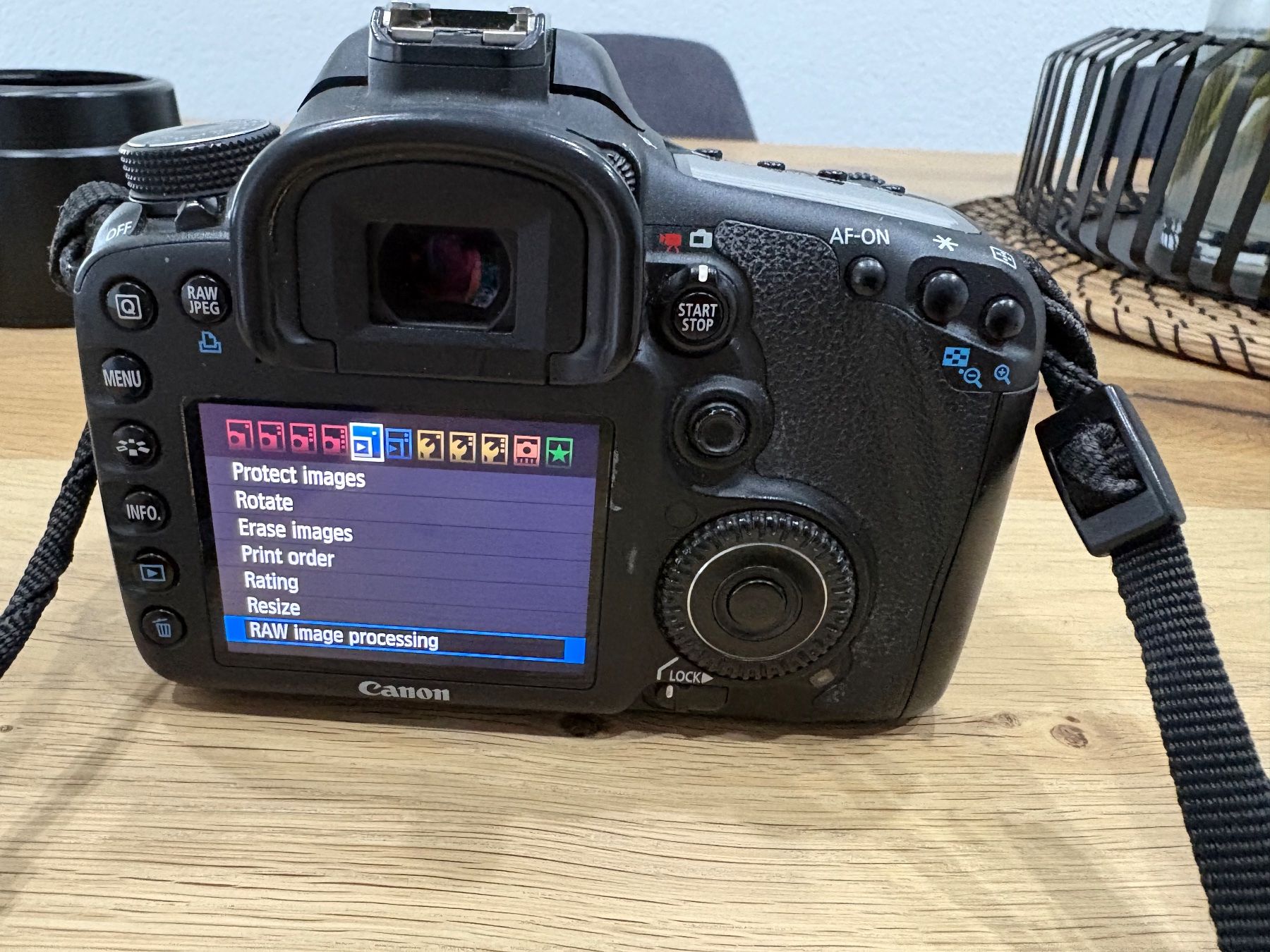 Canon Fotocamera: Canon EOS 7D inkl. viel Zubehör – Usato da Lausen venduto da sen_jm7c 9