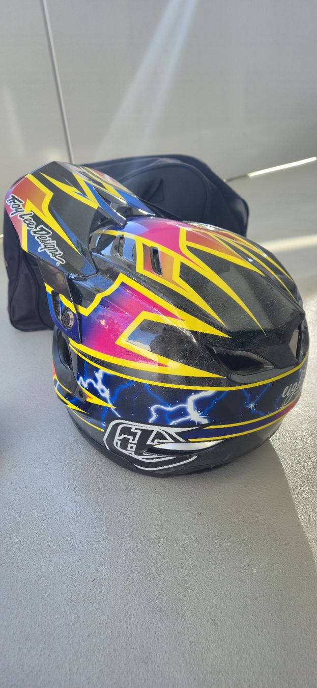 Troy Lee Casques: Casque troy lee design carbon D4 – D'occasion à Cheseaux-Lausanne par stevo85 1