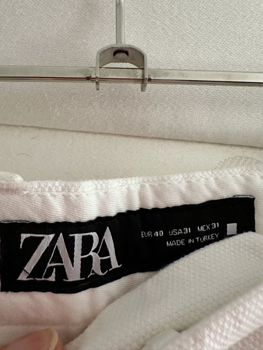 Zara Jeans: Jeans Zara Blanc comme neuf – Usato da Mont-sur-Lausanne venduto da jolieresale 1