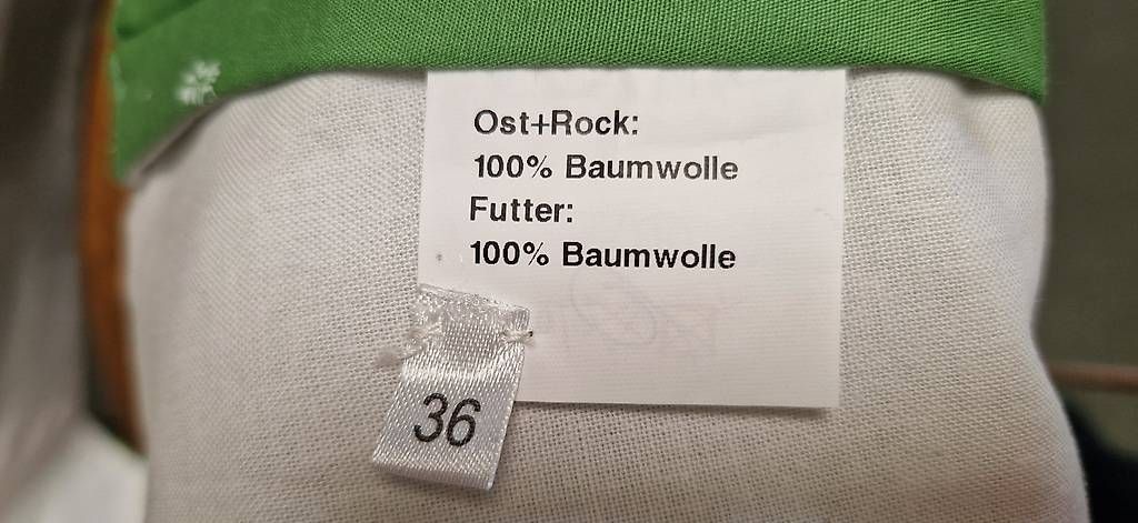 Robes: Wunderschönes Dirndl mit Schürze  – Neuf avec emballage d'origine à Arbon par Eri17 4
