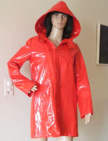 NEUwertig Roter Lackmantel Regenmantel von Zara Woman Gr. M