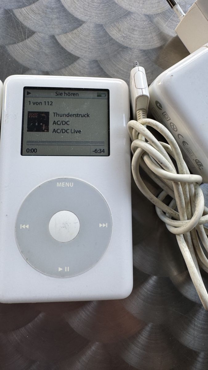 Apple Lecteur media portable: 2x Apple iPod Classic Model: A1040 & A1099 – D'occasion à Zürich par beli_30 2