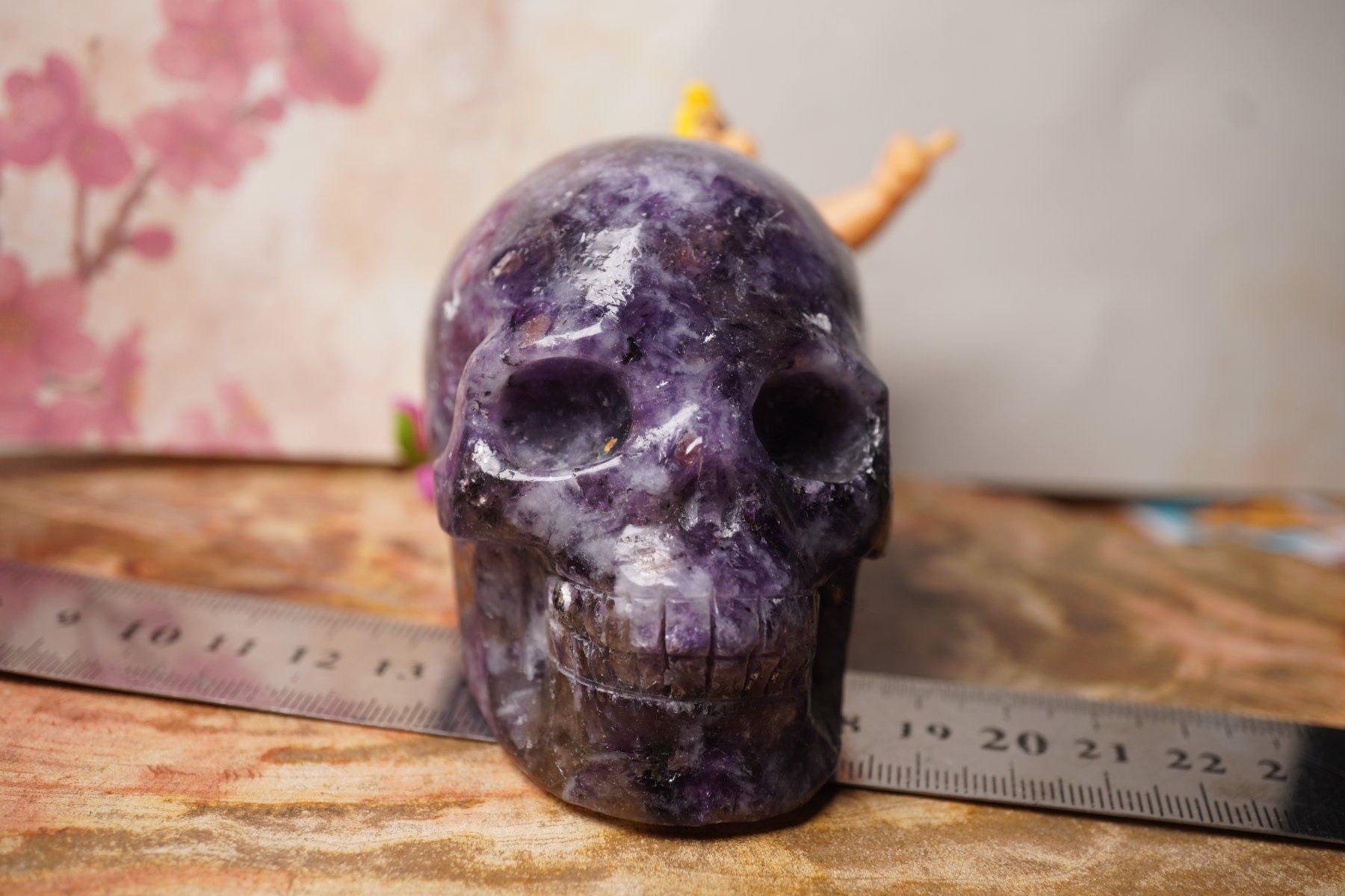 Minerali & Pietre curative: Lepidolith      Skull   8cm x 6cm    Selten – Nuovo e nell'imballaggio originale da Eschenbach SG venduto da topstone 7