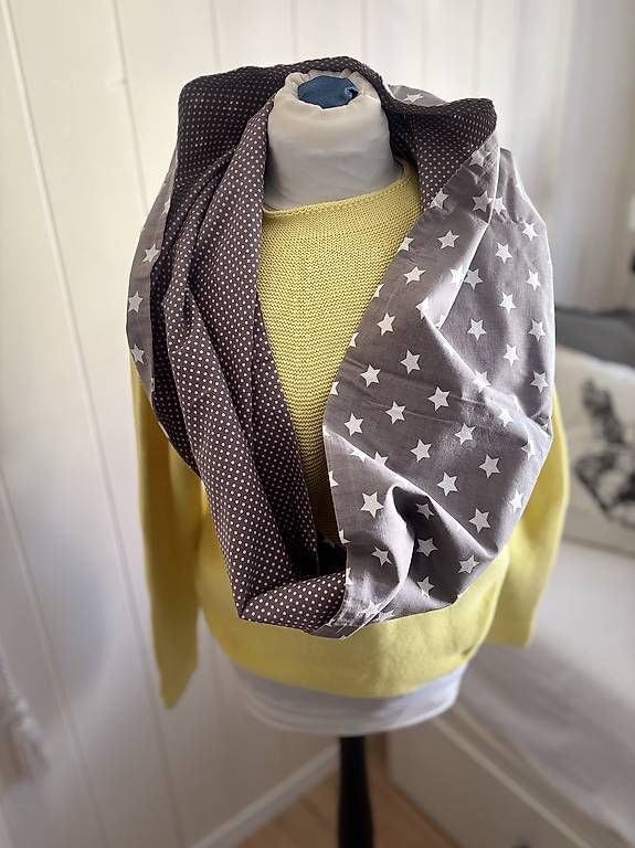 Foulard & Sciarpe: Loop Schal 2-in-1 grau Sterne & Punkte/Stillschal – Usato da Hemberg venduto da mel_p76n 2