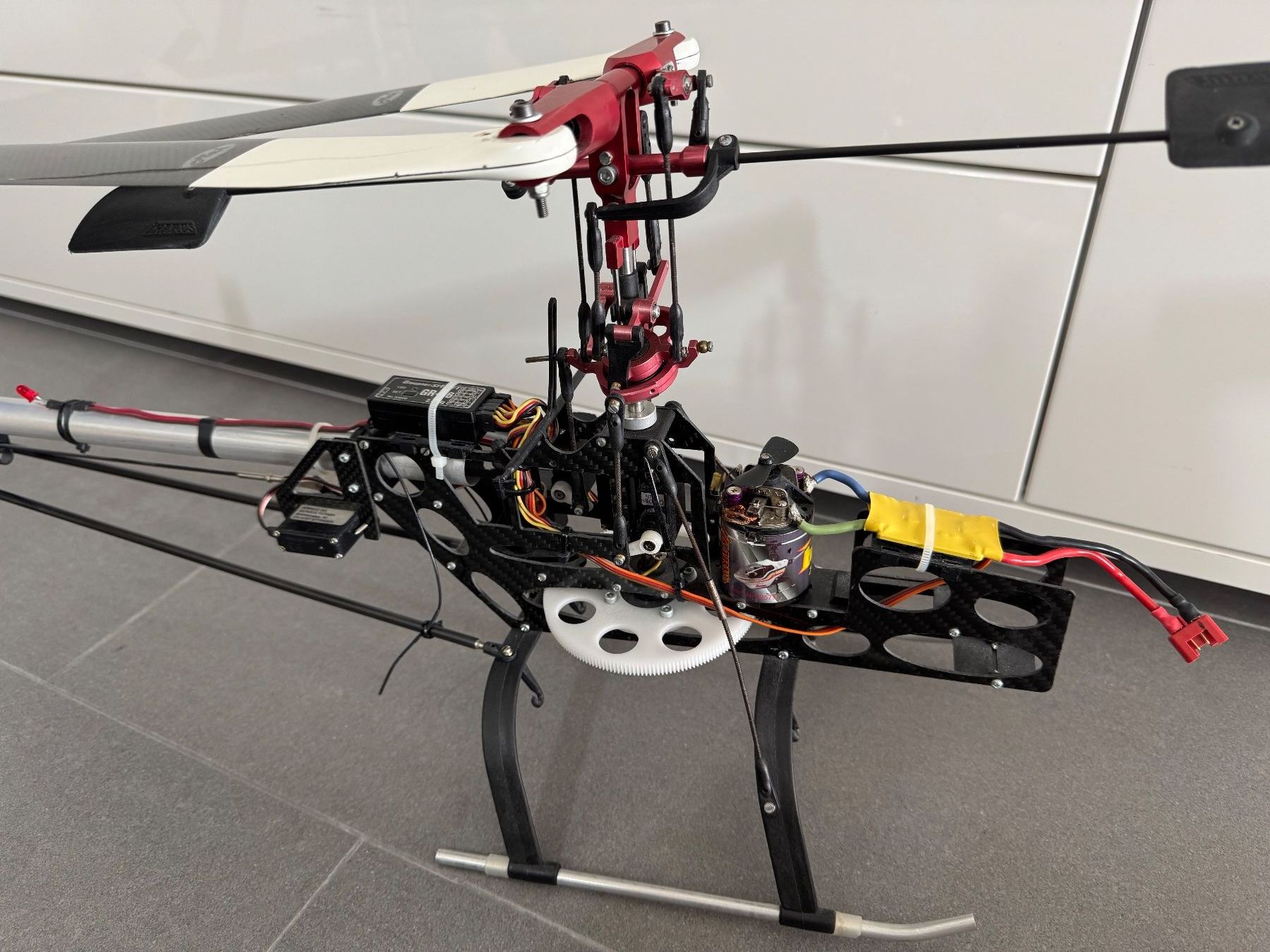 Modellismo RC: 3 x Ikarus ECO 8 Elektrohelikopter – Usato da Oberrohrdorf venduto da Tonar 1