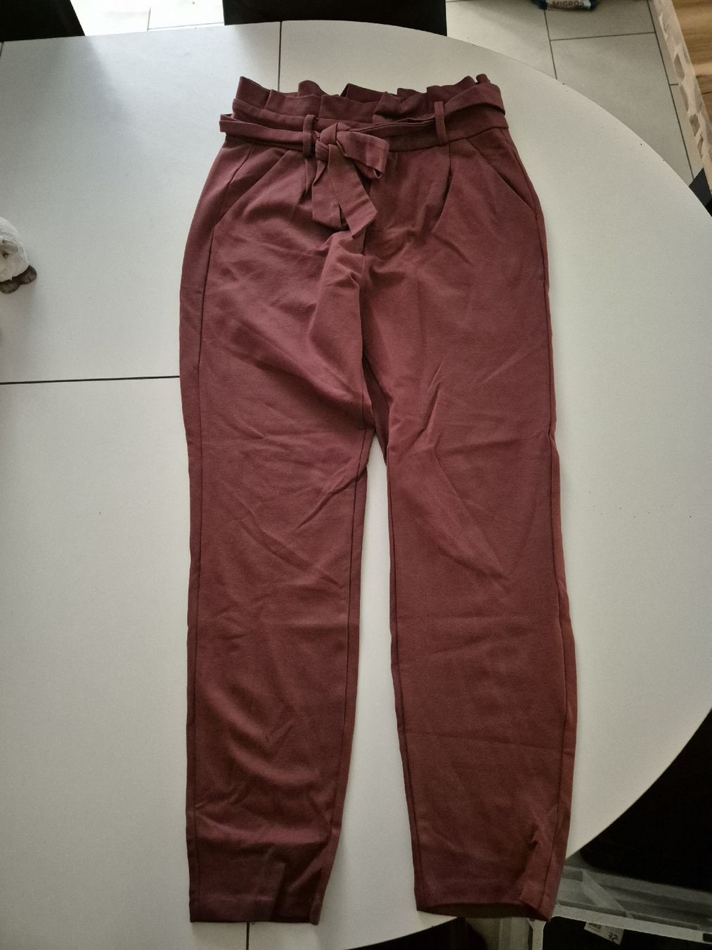 Pantaloni: Trendige Stoffhose mit Bindegürtel, Rostrot, Grösse 36 – Nuovo (secondo la descrizione) da Windisch venduto da Europapark18