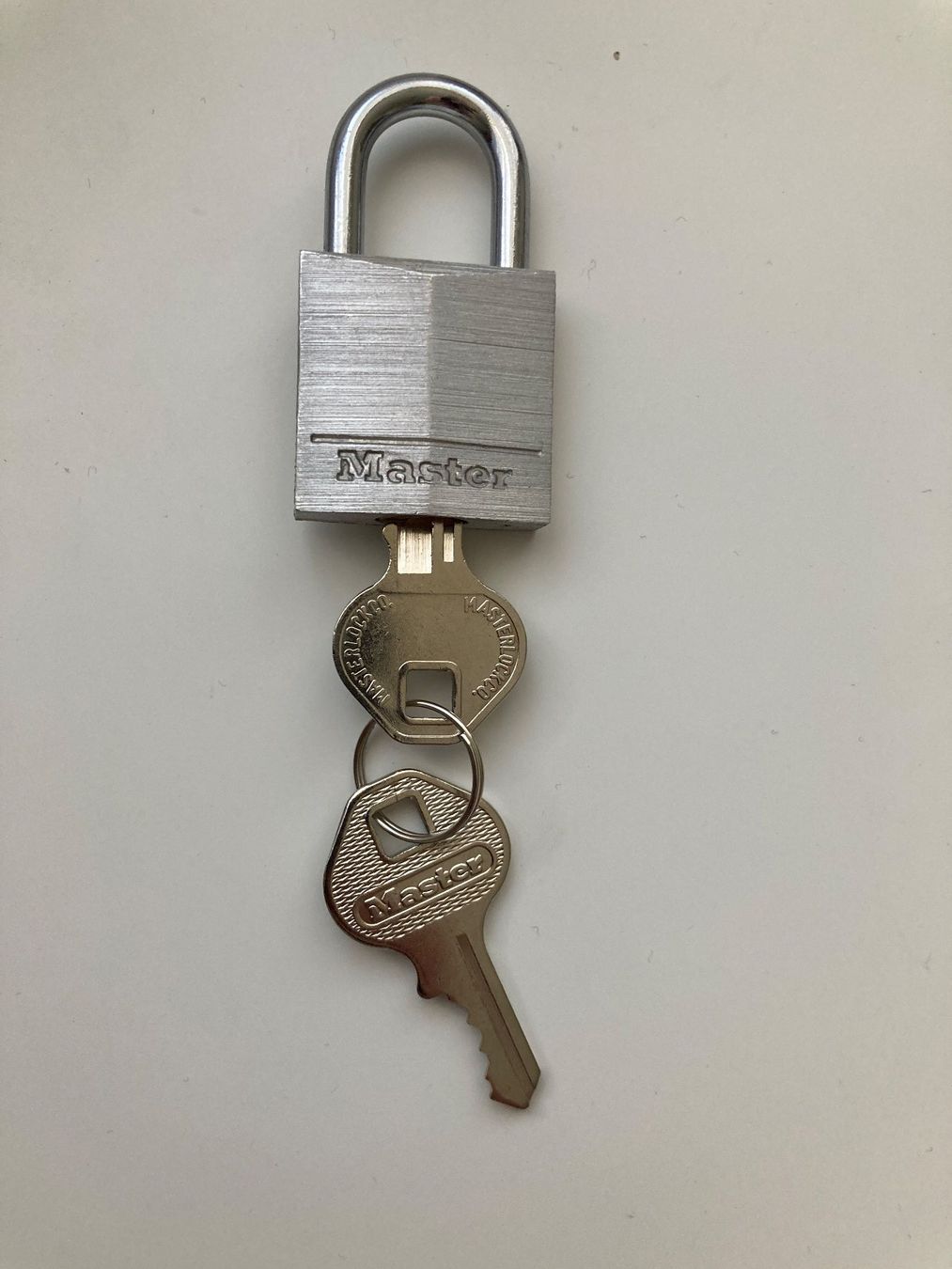 Lucchetti: 3 x NEU MASTER LOCK Vorhängeschloss Messing 40 mm – Usato da Buelach venduto da msi_wwr7 1