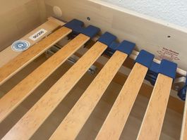 Bett und Matratze zu verkaufen