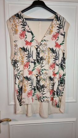 Neuwertige Bluse Größe 40/L