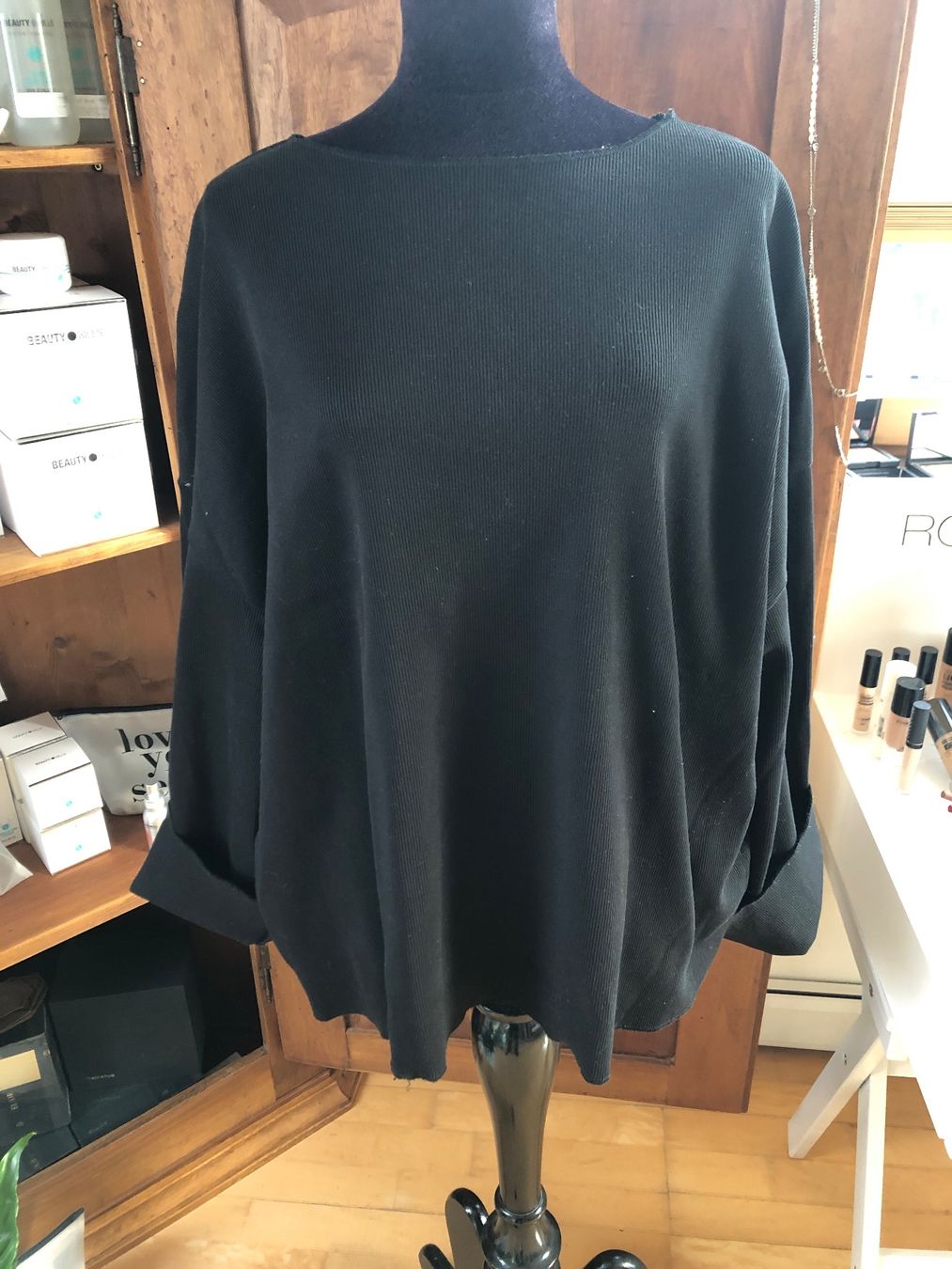 Maglioni & Felpe: Damen Pullover schwarz gerippt weit geschnitten – Usato da Arlesheim venduto da leyRum4.5